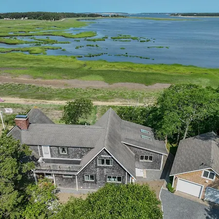 Gorgeous Home Near Picturesque Lt Island